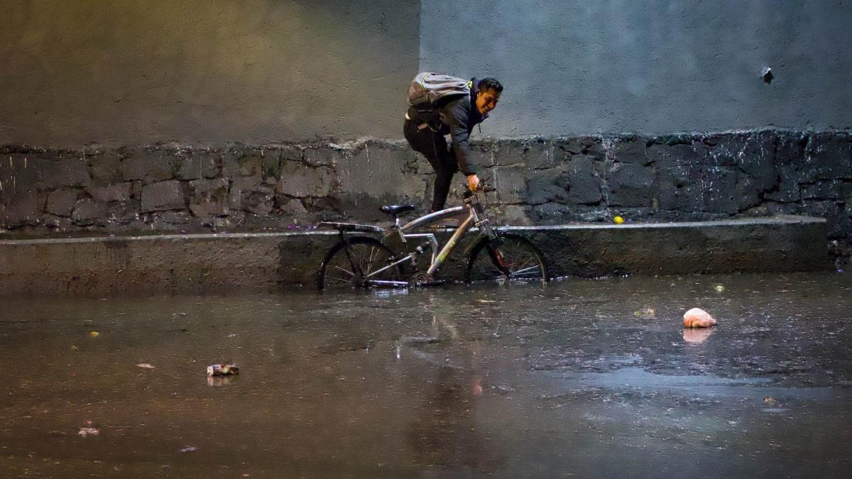 ¿Cómo reportar una coladera tapada o calles inundadas en la CDMX?