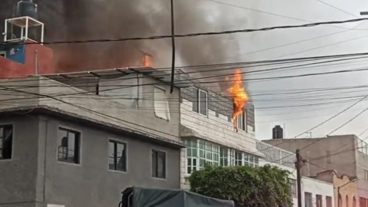 VIDEO. Se registra fuerte incendio en Gustavo A. Madero; bomberos y policías acudieron al edificio