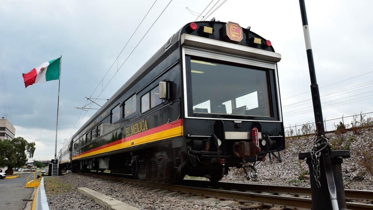 AMLO supervisa avances del Tren Suburbano al AIFA