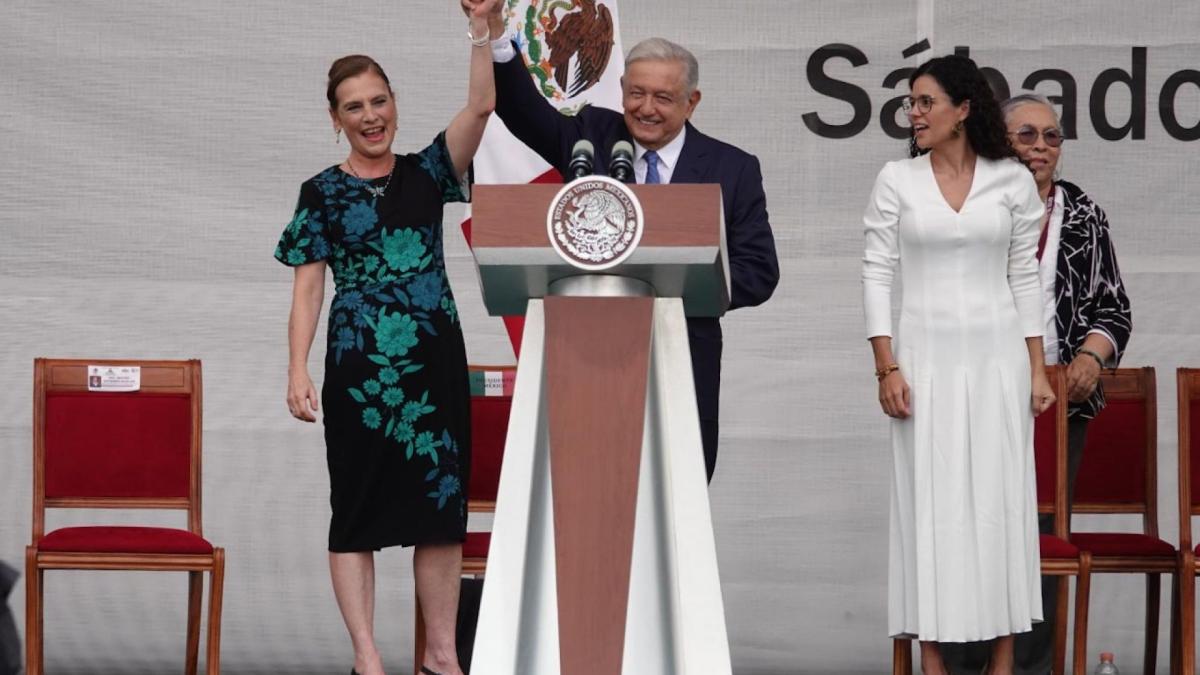 Celebra López Obrador en el Zócalo 5 años de la 4T en México