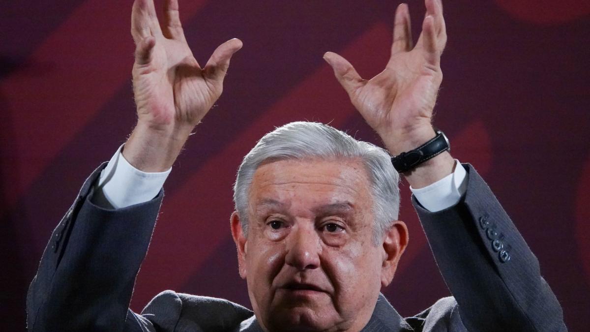 AMLO critica respuesta 'leguleya' de los ministros de la Corte sobre sus salarios