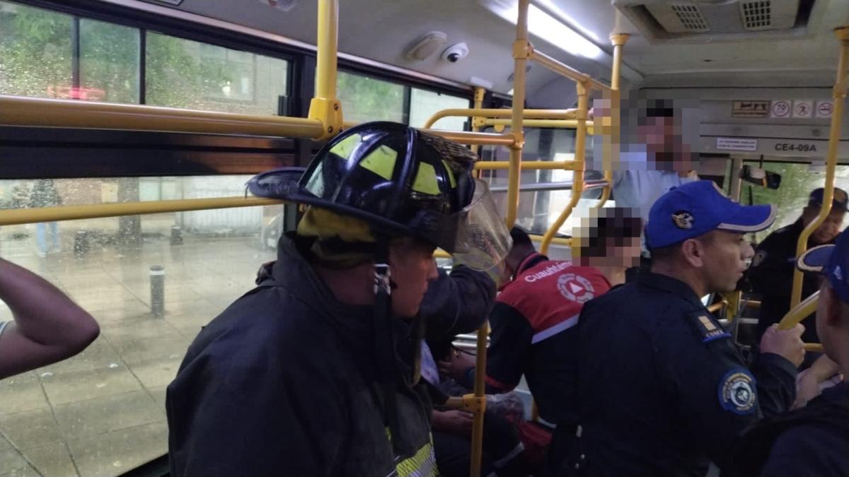 Choca Metrobús en la colonia Tabacalera de la CDMX; hay personas lesionadas