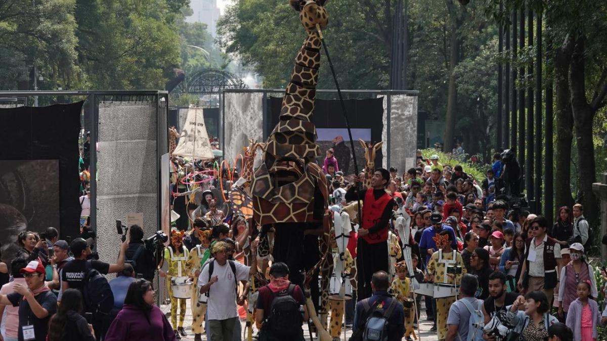 Desfilan “animales” por 100 años del Zoológico