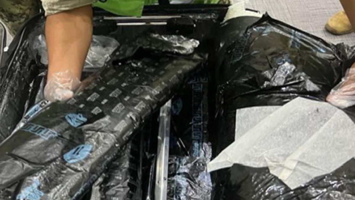 Incauta Marina casi 30 kilos de droga en el AICM