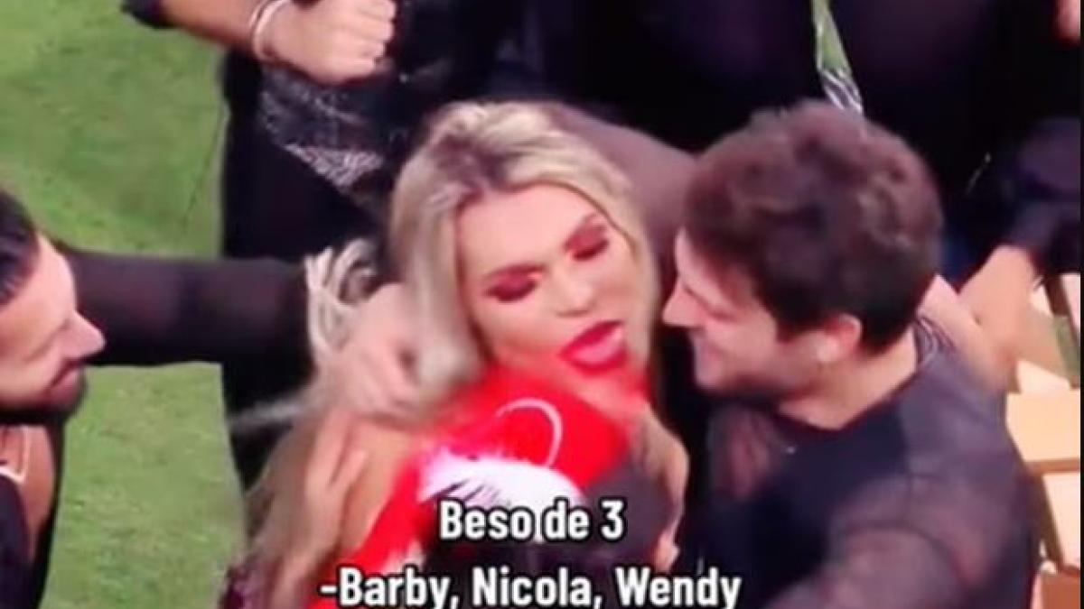 Se arman los besos de 3 en 'La casa de los famosos' y Wendy es quien más lo disfruta (VIDEO)