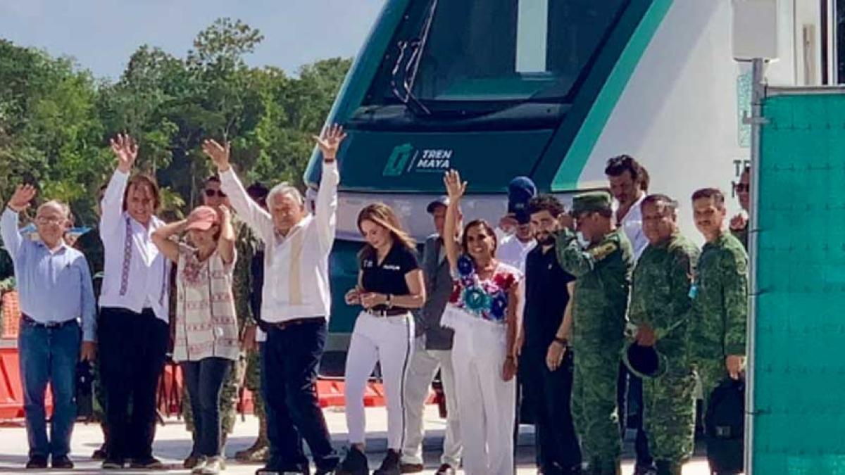 AMLO: Con Tren Maya hacemos historia; celebra arribo de primer vagón a Cancún