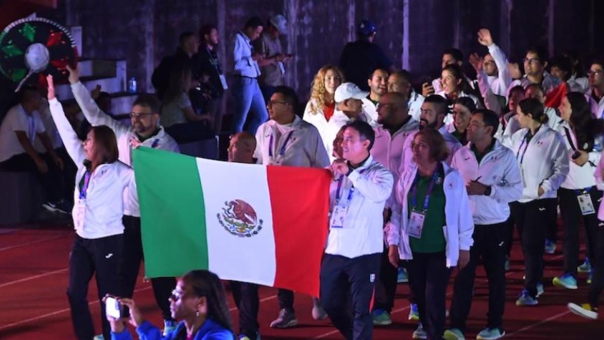 ¡Por sus logros! AMLO anuncia apoyos económicos a deportistas que triunfaron en Centroamericanos