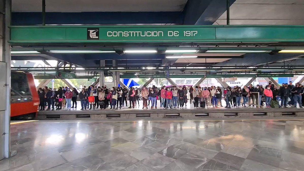 Metro CDMX. En pelea dentro de vagón en la Línea 8, hombre pica con navaja a joven