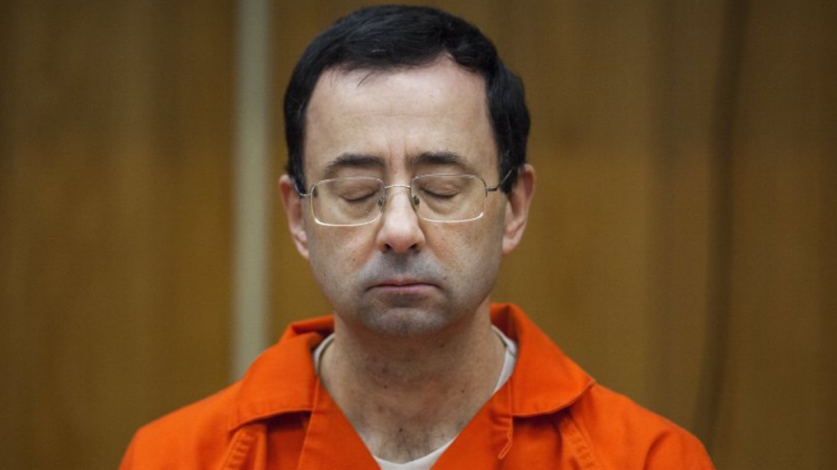 Larry Nassar, ex médico del equipo de gimnasia olímpica de Estados Unidos fue apuñalado dentro una prisión de Florida