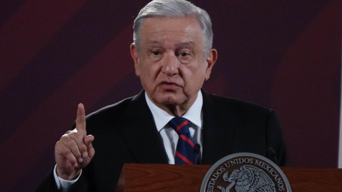 AMLO confirma notificación del INE para bajar otra mañanera por llamado a normalistas