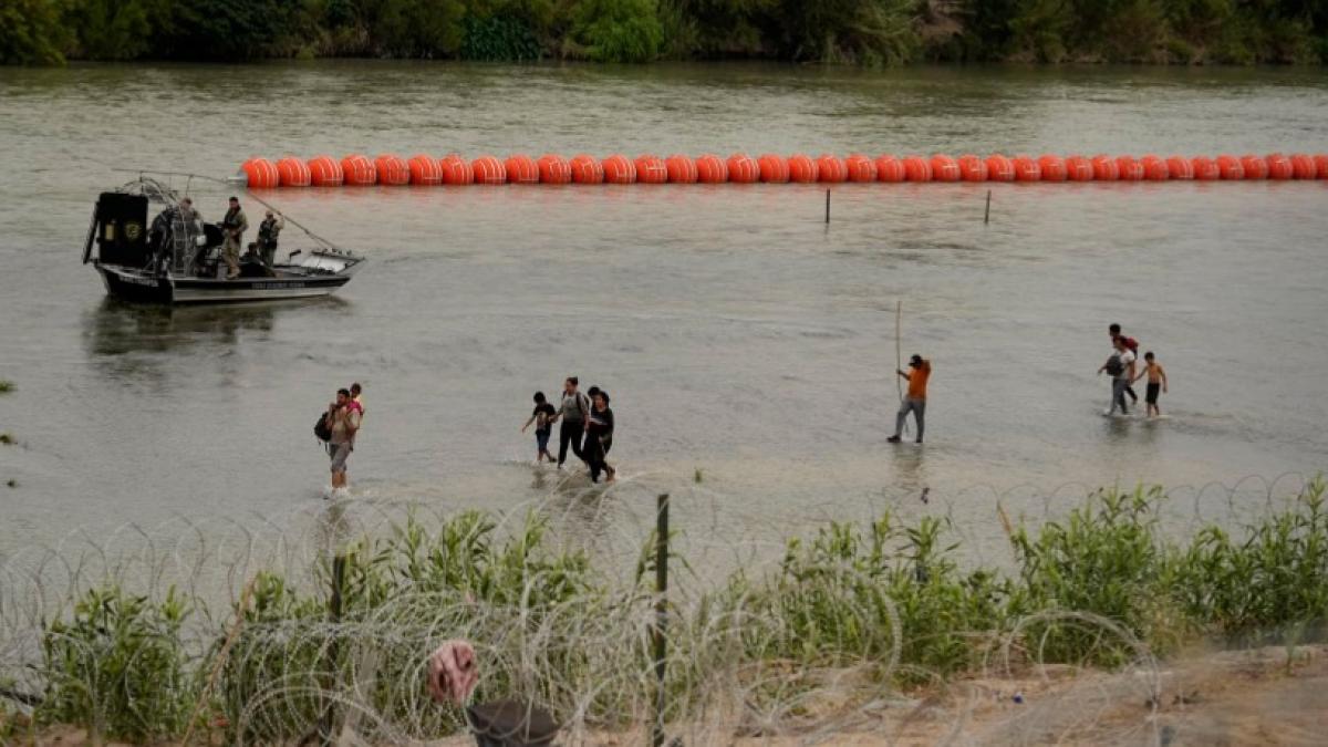 México envía nota diplomática a EU por 'muro flotante' en Texas; viola Tratado de Aguas de 1944