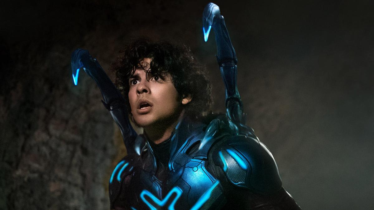 Fans se unen para promocionar la película de Blue Beetle con memes, pues Warner Bros la tiene olvidada