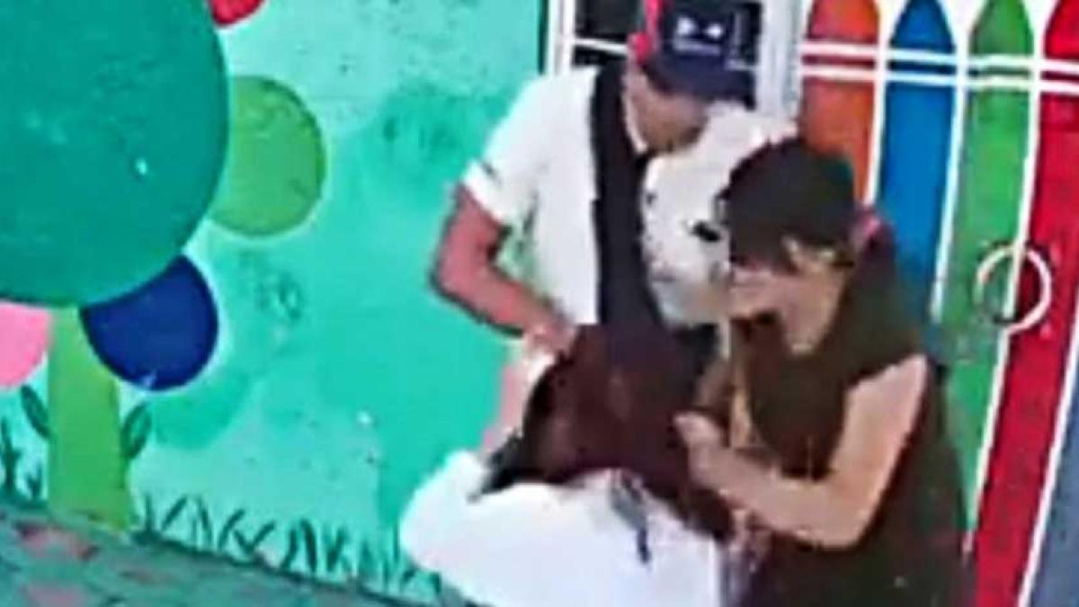 Detienen a padres acusados de agredir y humillar a maestra de kínder en Cuautitlán Izcalli