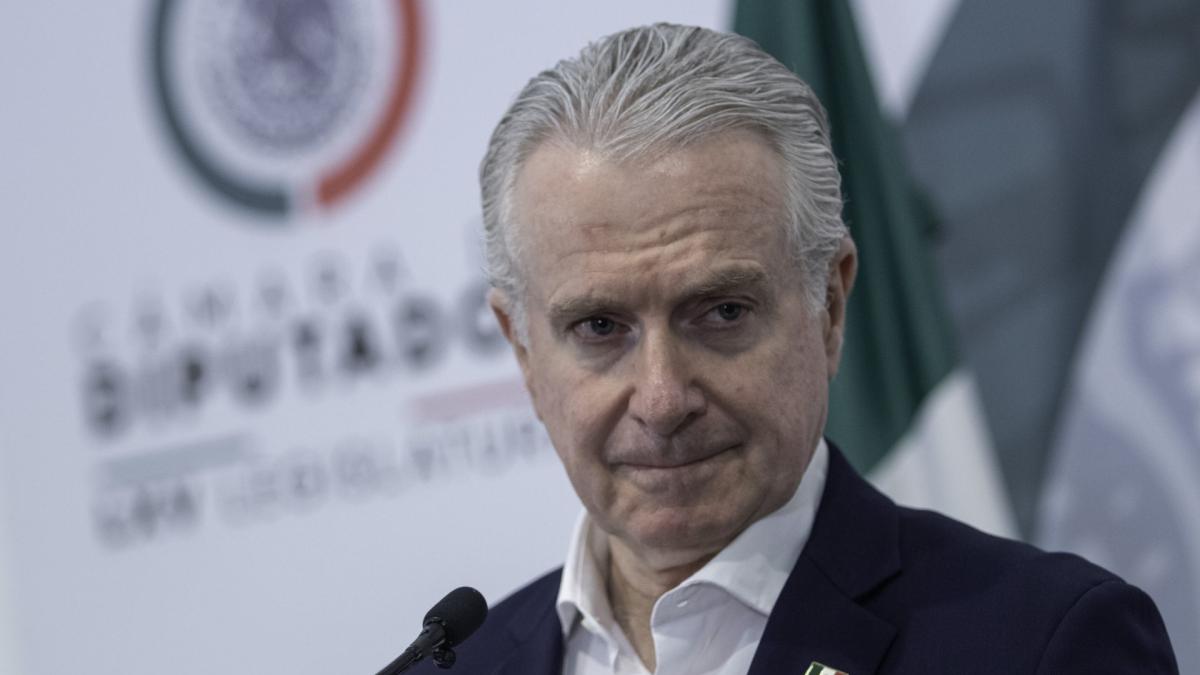 'El que se lleva se aguanta', advierte Santiago Creel a AMLO por ataques a oposición