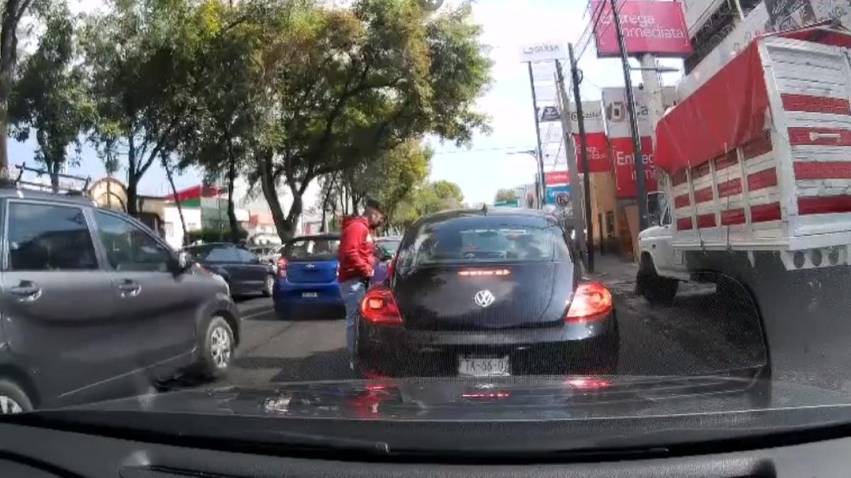 VIDEO. Captan asalto a automovilista en la alcaldía Coyoacán