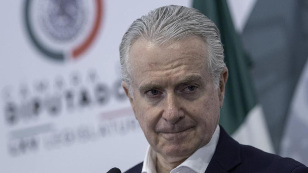 Denuncian a Santiago Creel por usar su cargo para posicionarse en proceso del Frente Amplio por México