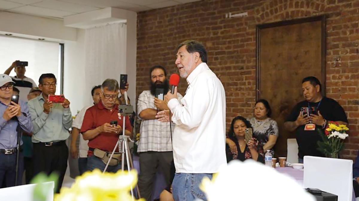 Noroña pide alzar la voz a connacionales