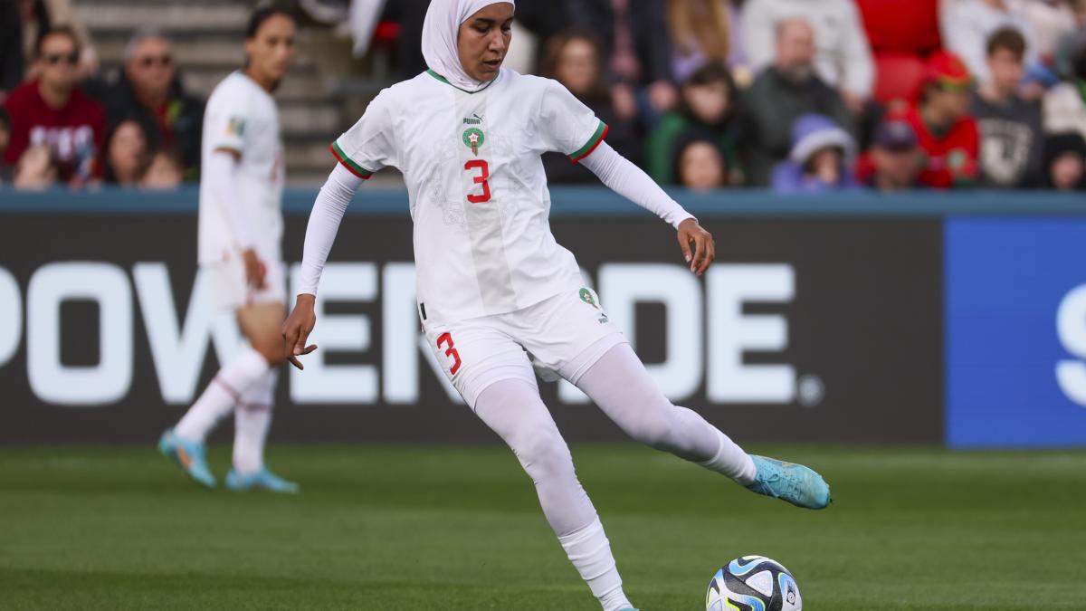 Nouhaila Benzina es la primera mujer en la historia que usa el hiyab en un Mundial Femenil