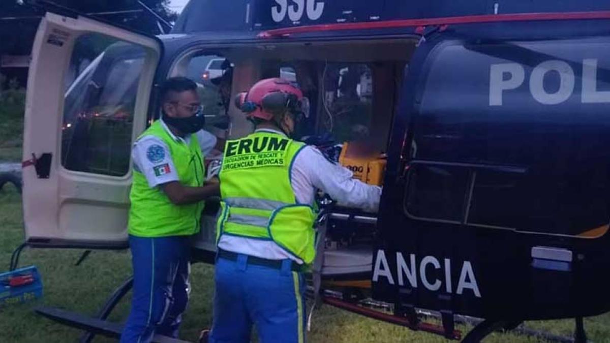 Niño cae al interior del volcán Xitle durante excursión; lo trasladan vía aérea al hospital