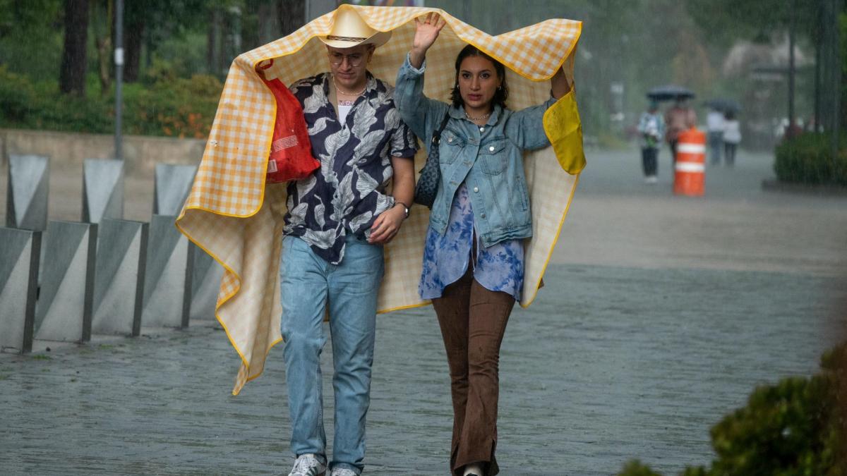 ¡No guardes el paraguas! Seguirán lluvias fuertes en el país, así como vigilancia de fenómeno tropical