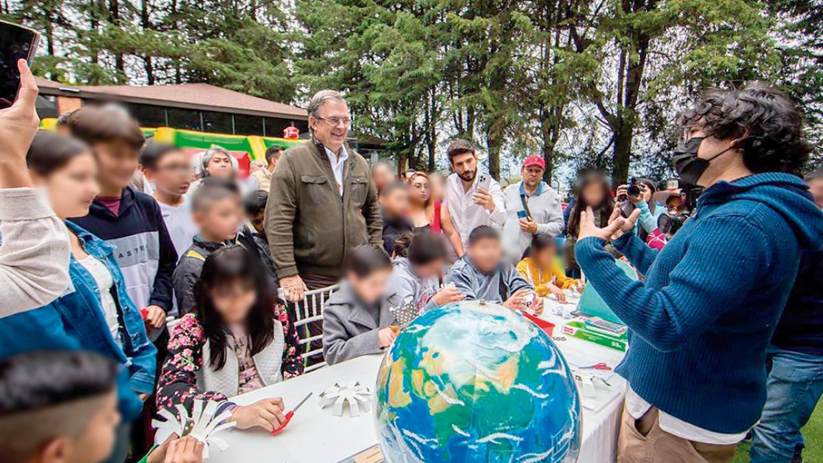 Ebrard desestima encuestas con ventaja a Sheinbaum