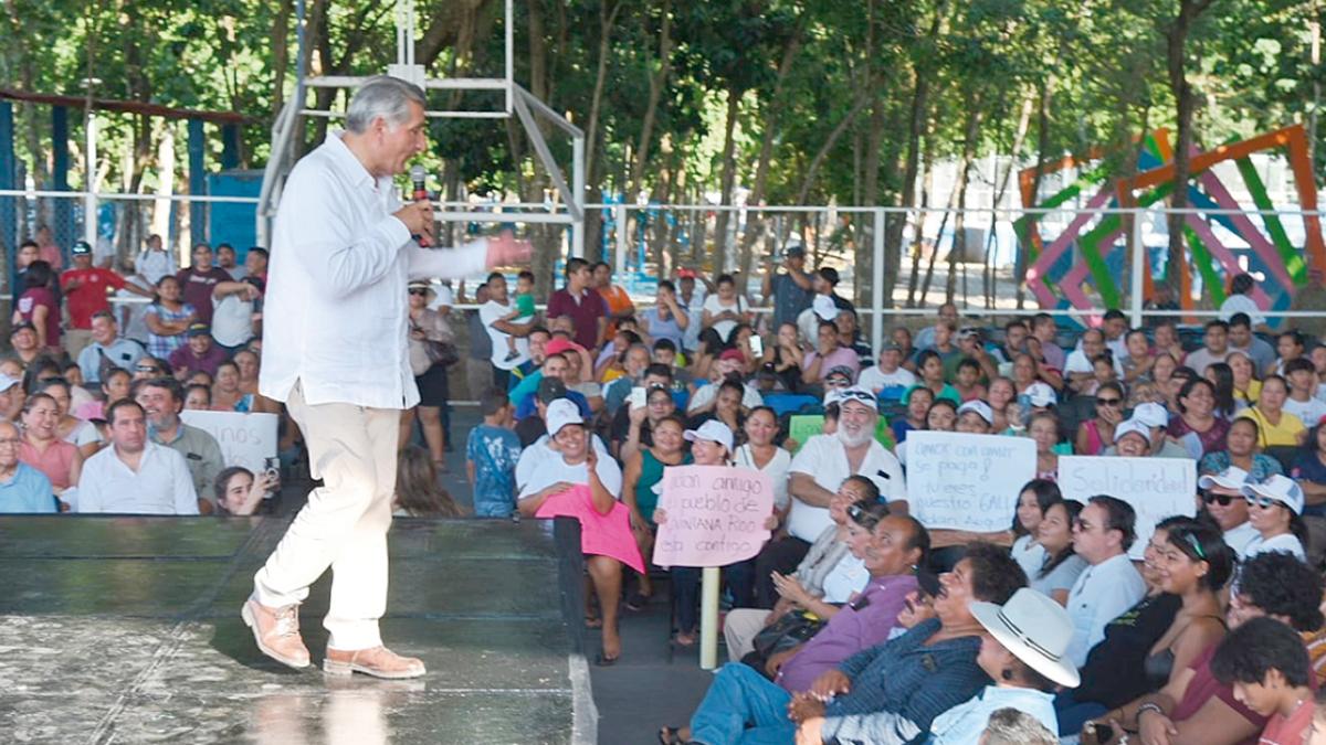 Adán acusa "guerra sucia" en su contra