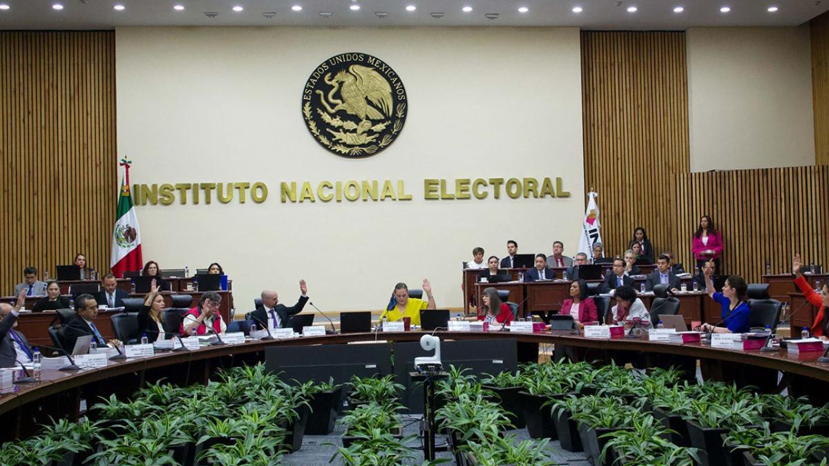 AMLO afirma que es excesivo el presupuesto del INE para elección del 2024