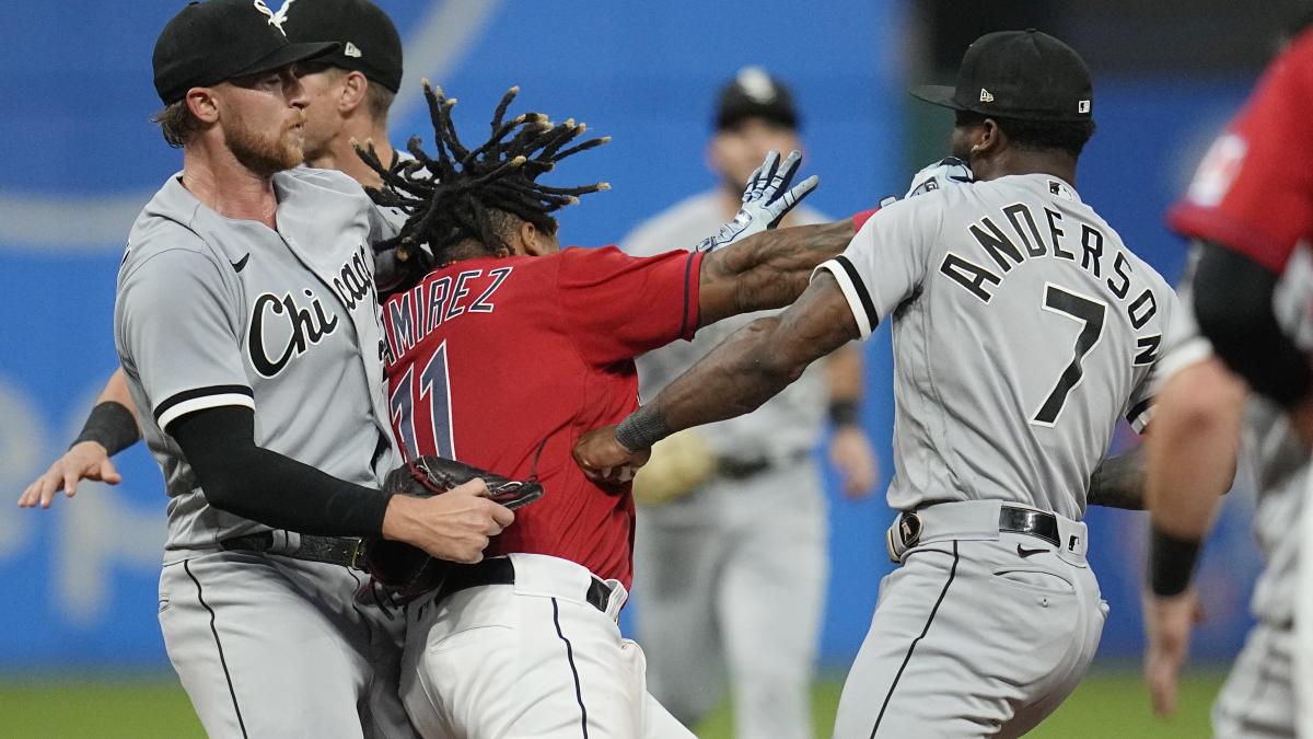 MLB: José Ramírez da derechazo y noquea a Tim Anderson en pleno juego entre Guardians y White Sox