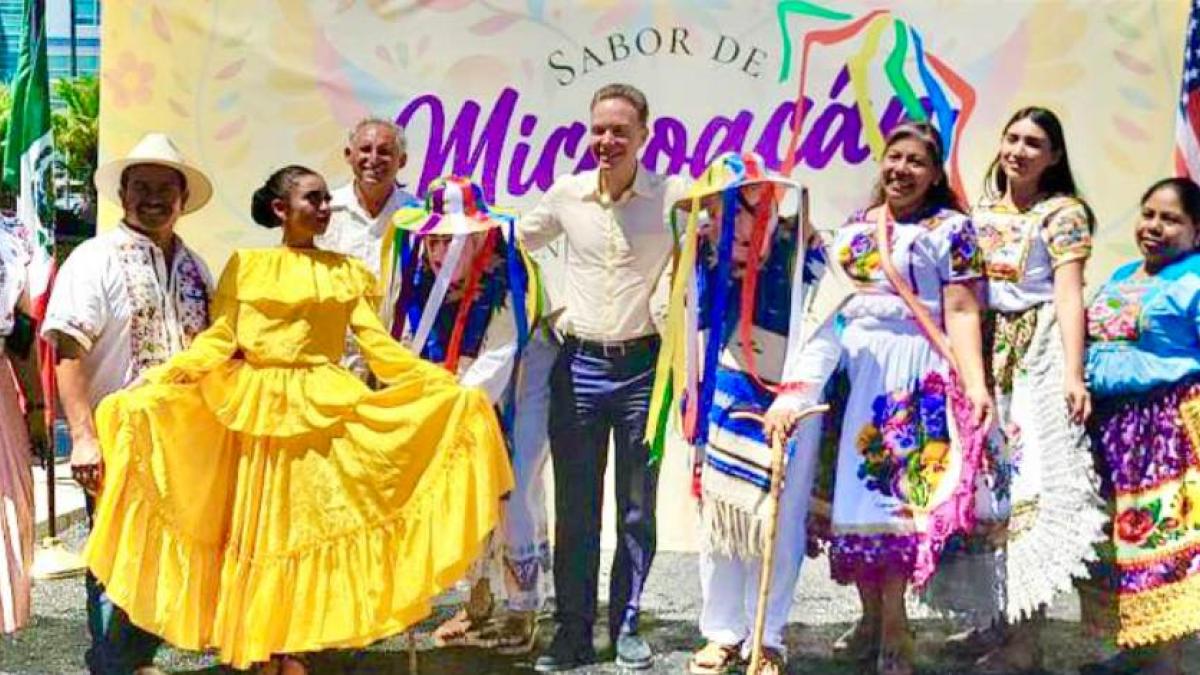 Manuel Velasco se reúne con artesanas y artesanos de Michoacán en Los Ángeles, California