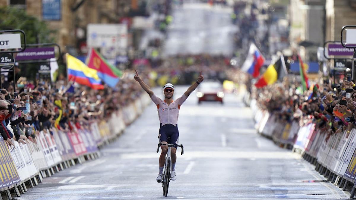 Van der Poel se levanta de caída y es campeón