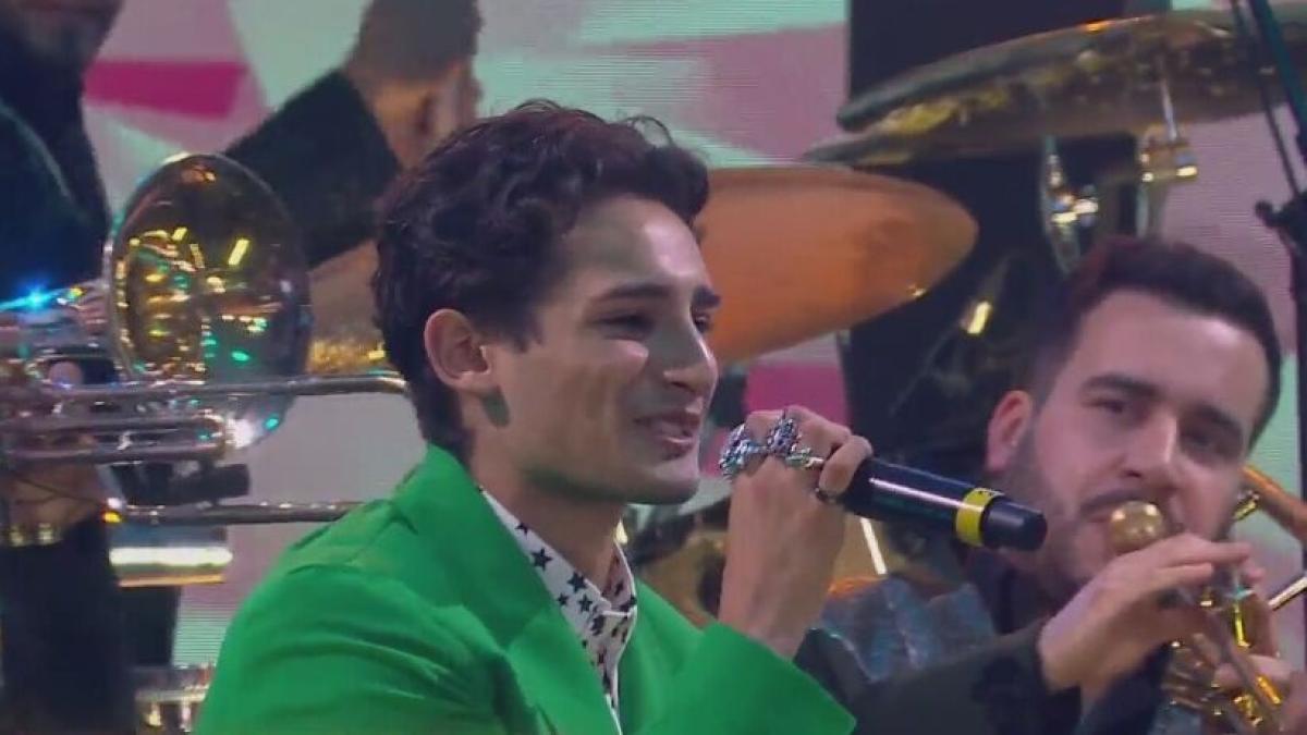 Emilio Osorio canta con La Banda El Recodo y emociona al Team Infierno: 'Tanto orgullo'