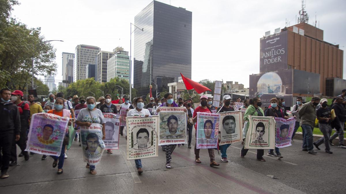 Ejército entregó toda la información del caso Ayotzinapa: AMLO; rechaza ruptura con padres