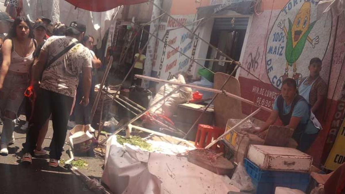 Conductora embiste a personas y puestos de tianguis en la Gustavo A. Madero, CDMX