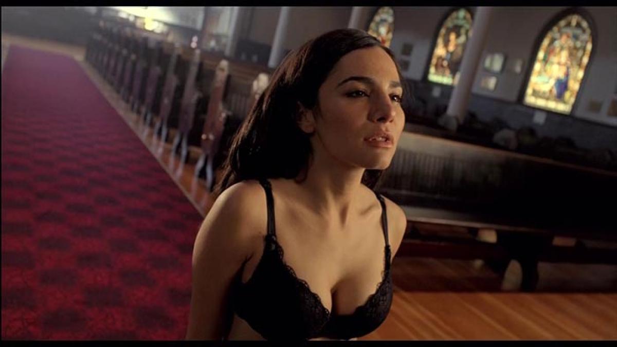 Martha Higareda afirma que un fantasma la atacó al grabar un podcast: 'caído... roto'