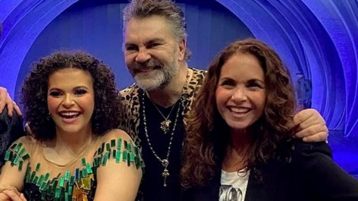 Los papás de Lucerito Mijares se besan y ella habla de una posible reconciliación: 'más que amigos'