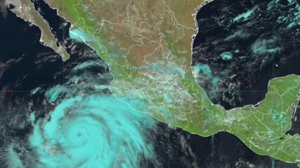 Huracán 'Hilary' se intensifica a categoría 3 sobre el Pacífico