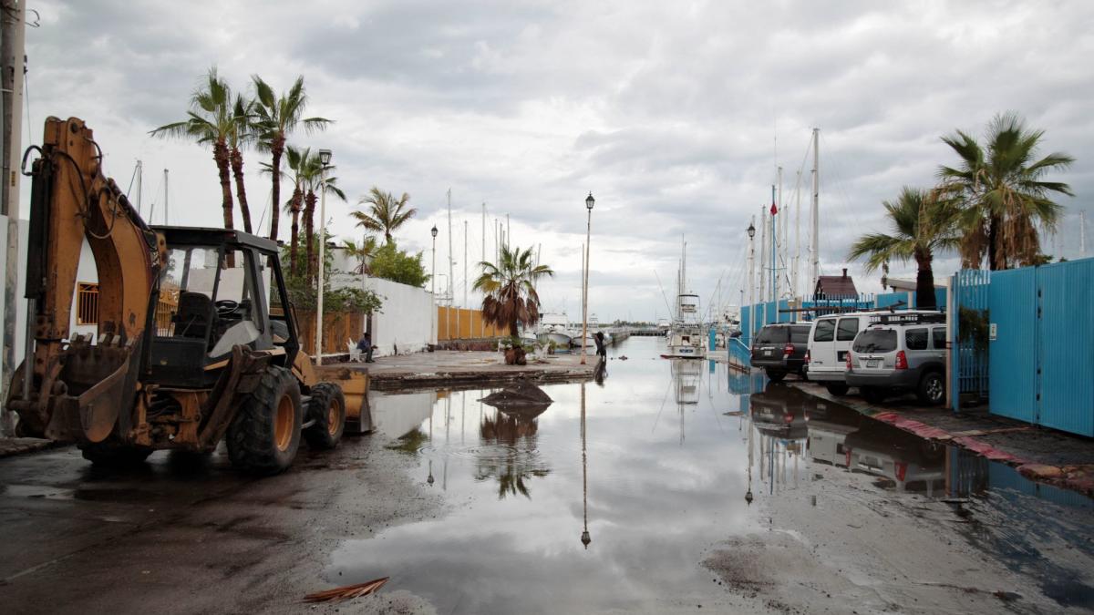 Hilary toca tierra en Baja California; mantienen alerta amarilla en Sonora