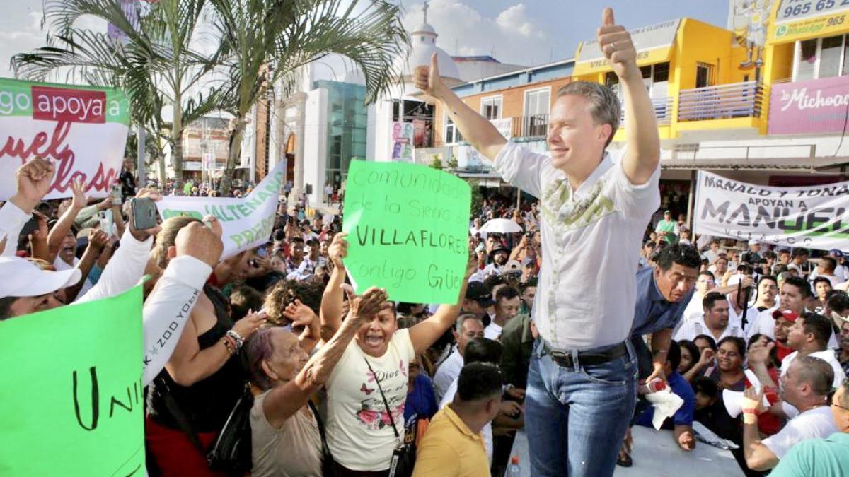 Manuel Velasco promete programas de apoyo a padres durante el regreso a clases