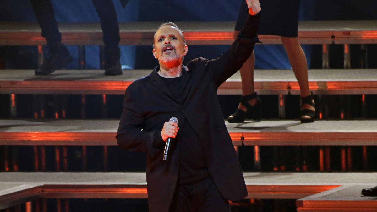 Comando amaga a Miguel Bosé y asalta su casa; fiscalía ya investiga