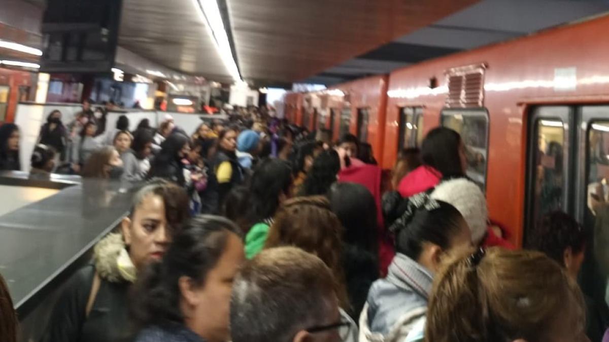 Metro CDMX: ‘Colapsan’ estaciones de la Línea 9 por aglomeraciones y retrasos