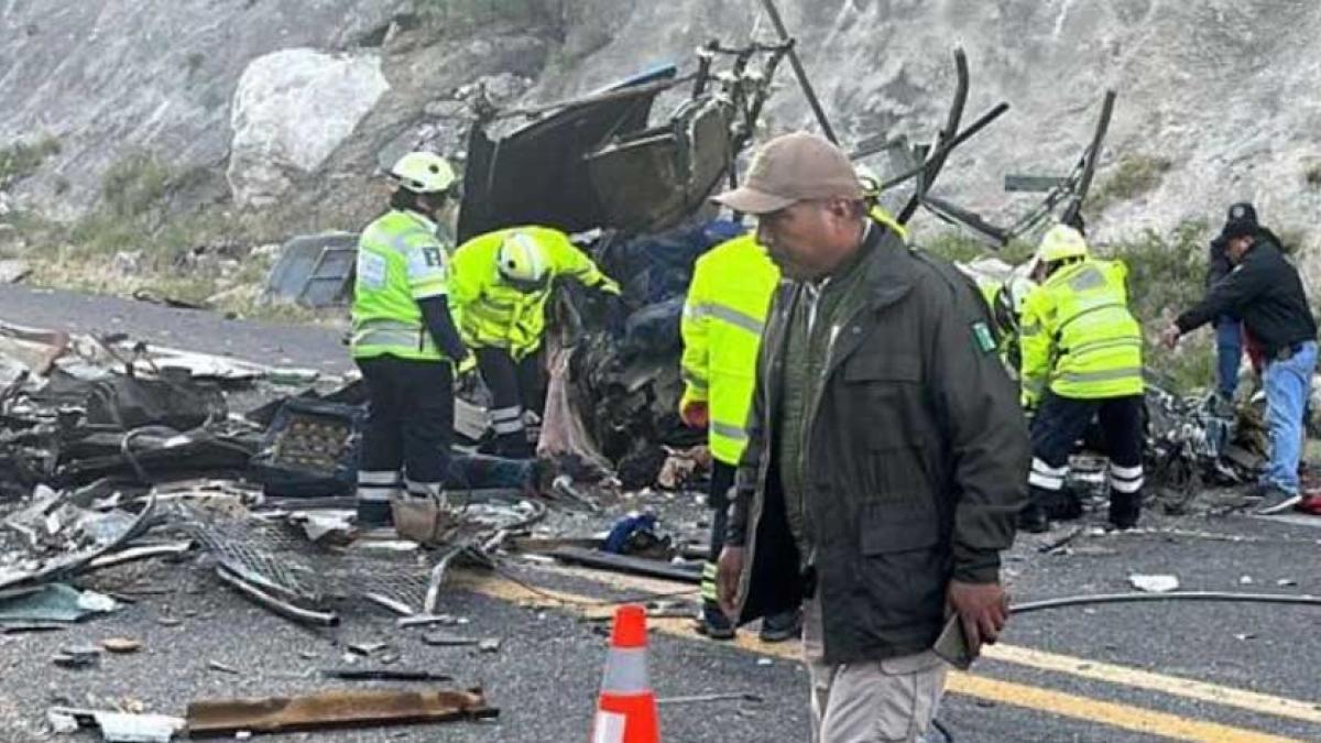 Son 15 personas mexicanas y un venezolano los muertos por accidente carretero en Oaxaca