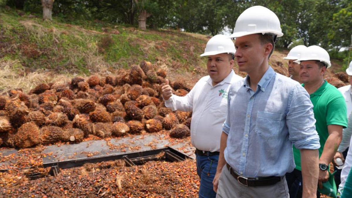 Velasco exalta lealtad de Robledo