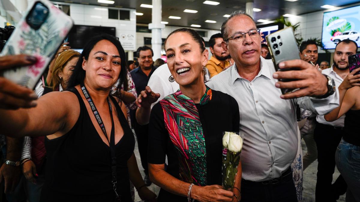 Simpatizantes de Jalisco dan la bienvenida a Claudia Sheinbaum entre mariachi y porras