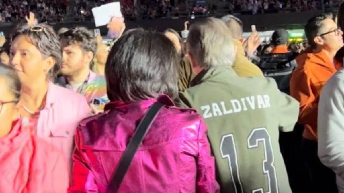 FOTO | Captan a Arturo Zaldívar, ministro de la SCJN, en concierto de Taylor Swift