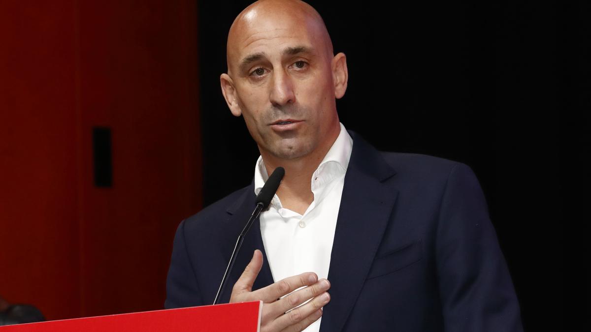 Luis Rubiales suelta bombazo y se resiste a renunciar tras polémico beso a Jennifer Hermoso