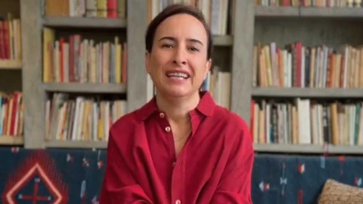 La diseñadora Carla Fernández se suma a los mensajes de apoyo para Claudia Sheinbaum │ VIDEO