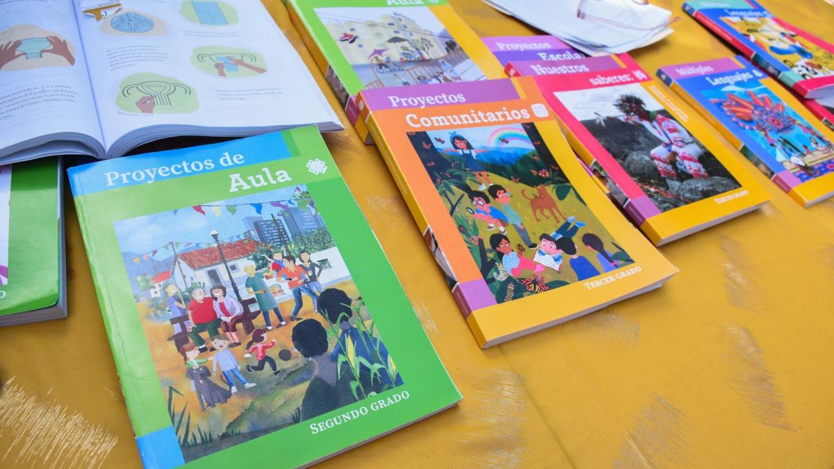 Dan nueva suspensión que frena distribución de libros en Chihuahua