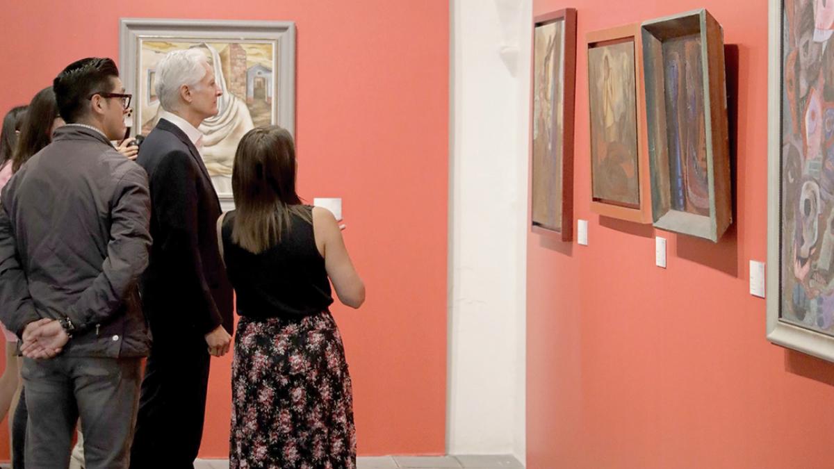 Del Mazo recorre exposición en museo de Toluca