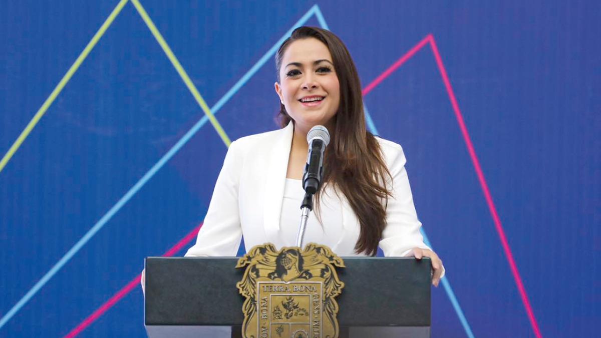 Tere Jiménez anuncia Internet en planteles de Aguascalientes