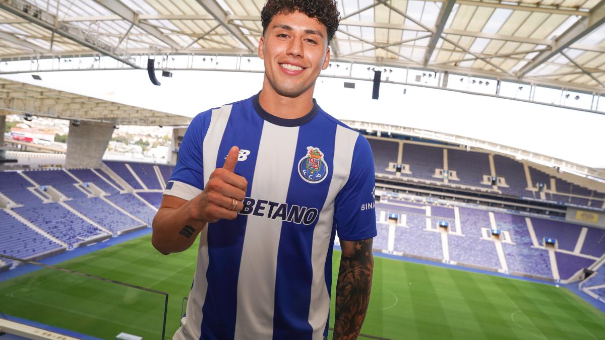 Jorge Sánchez llega al Porto y el Ajax recibirá una millonada por el mexicano